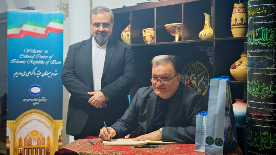 Meeting and discussion with the Iranian referee, Professor Gholamreza Shah Meuh,  at the cultural consultation place of the Islamic Republic of Iran in Malaysia, Kuala Lumpur 